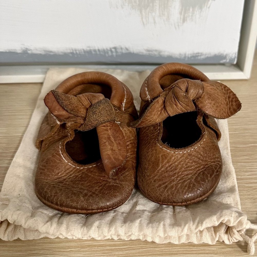 Freshly Picked Knotted Bow Leather Moccasins